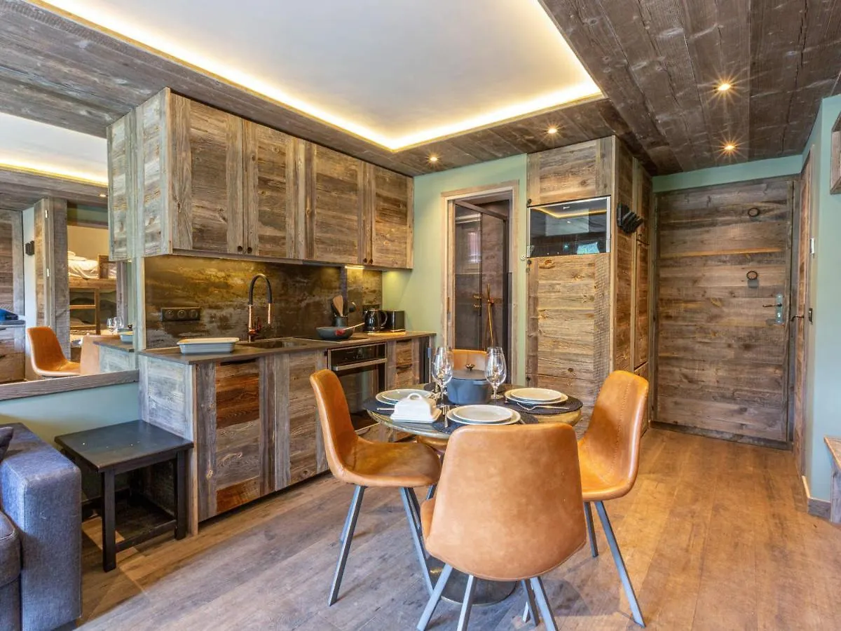 Appartement Skis Aux Pieds Avec Parking Et Wifi Au Coeur De Val-D'Isere - Fr-1-694-317